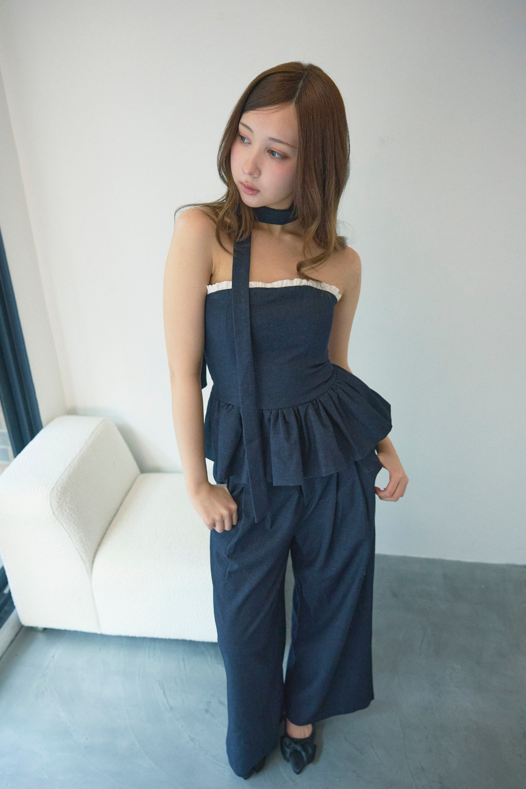 チョーカー付きフリルペプラム&パンツセット