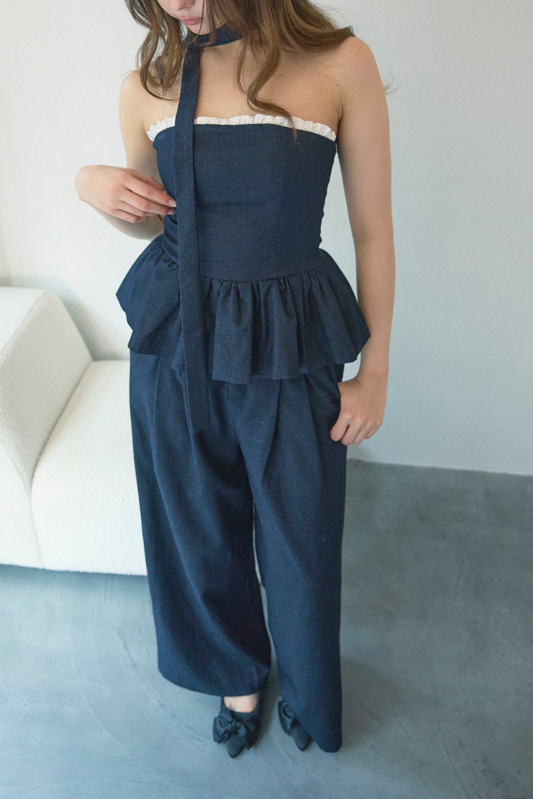 チョーカー付きフリルペプラム&パンツセット