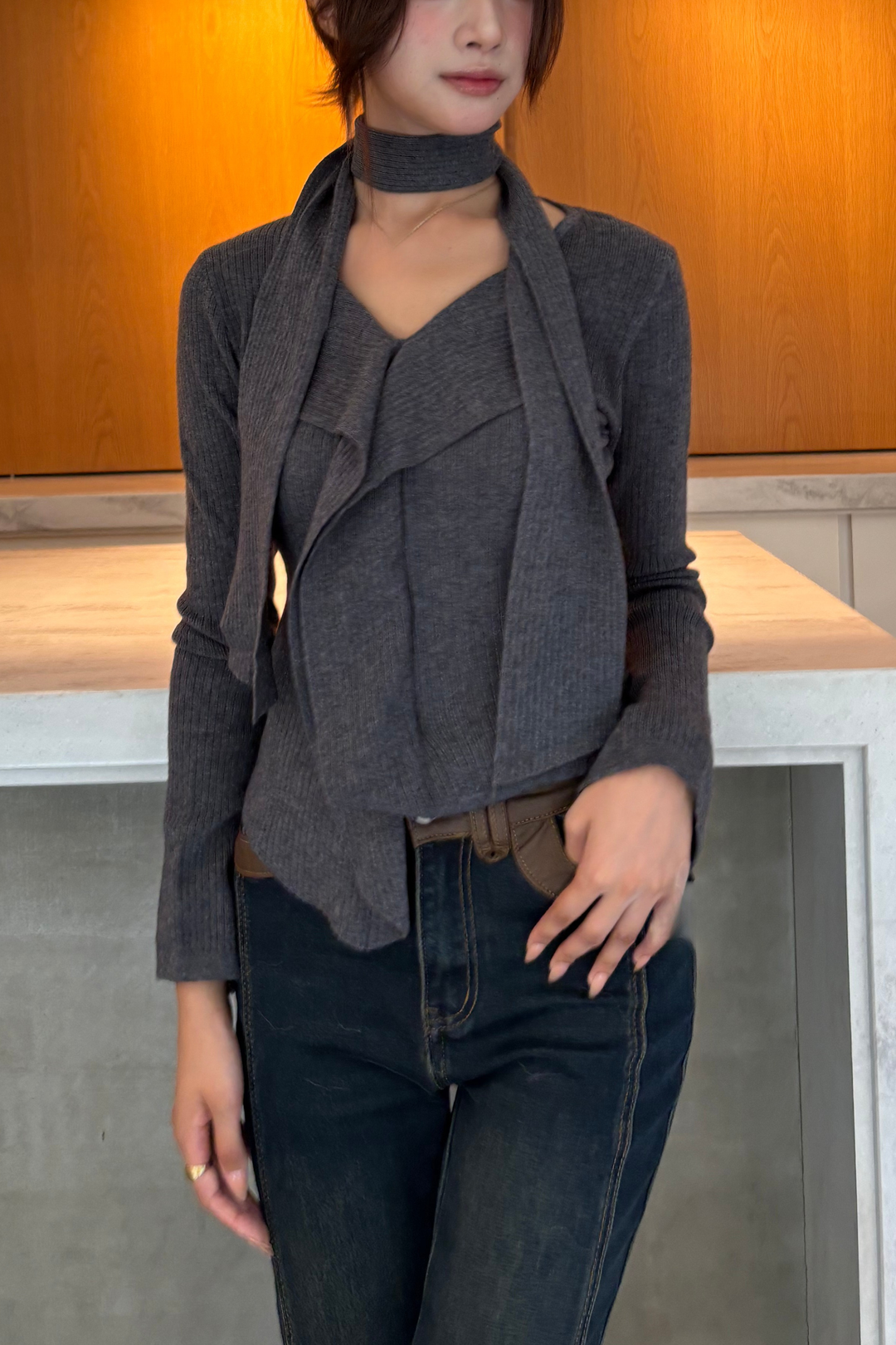 チョーカー付きラッフルニットトップス