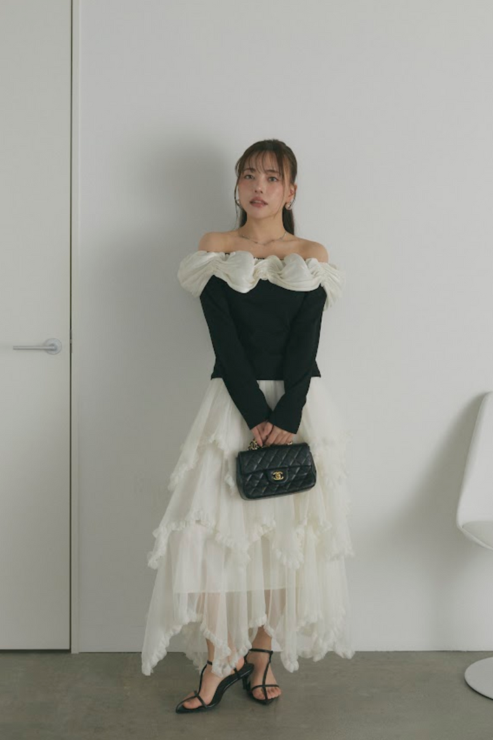 ウェーブフリルオフショルダートップス