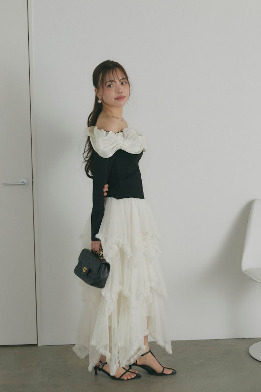 ウェーブフリルオフショルダートップス