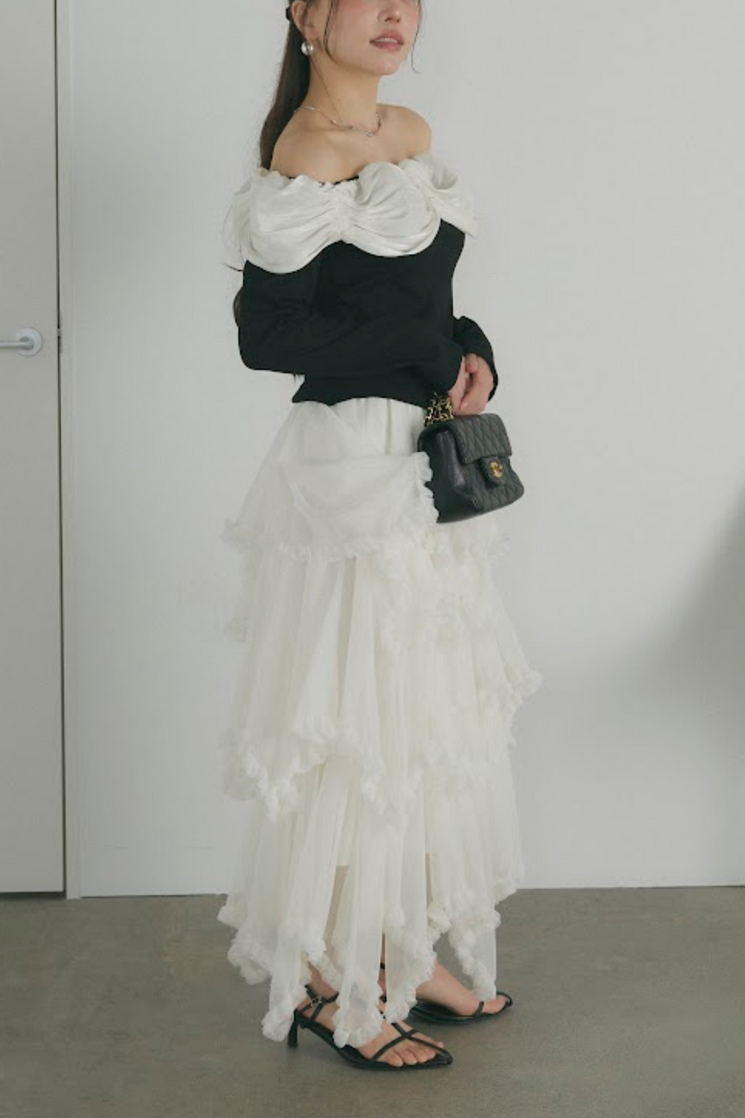 ウェーブフリルオフショルダートップス