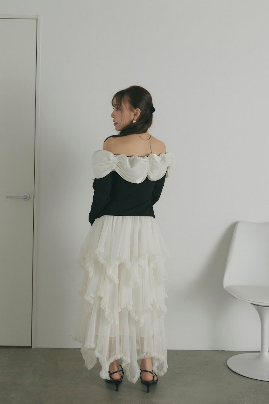 ウェーブフリルオフショルダートップス