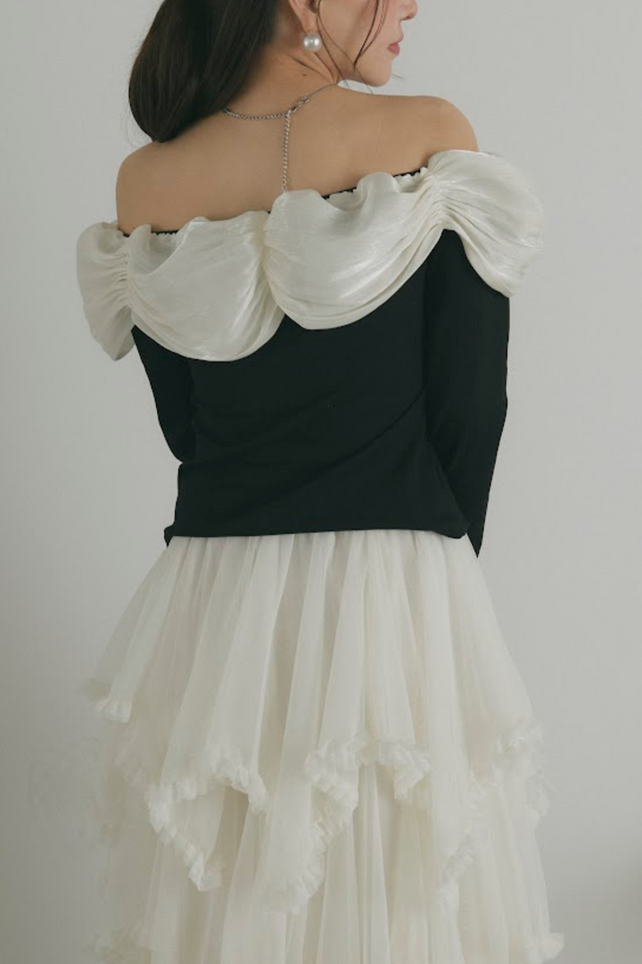 ウェーブフリルオフショルダートップス