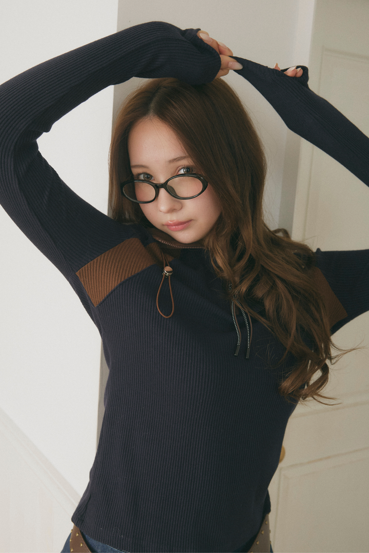 スポーティバイカラートップス