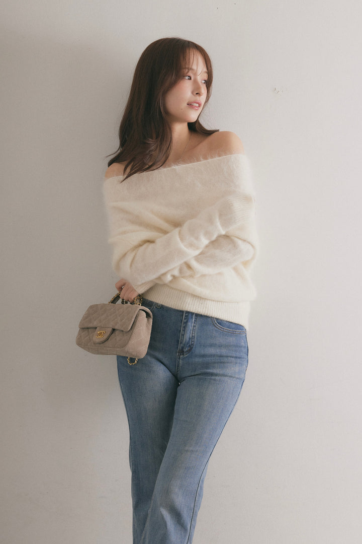 Áo len trễ vai xù lông cừu