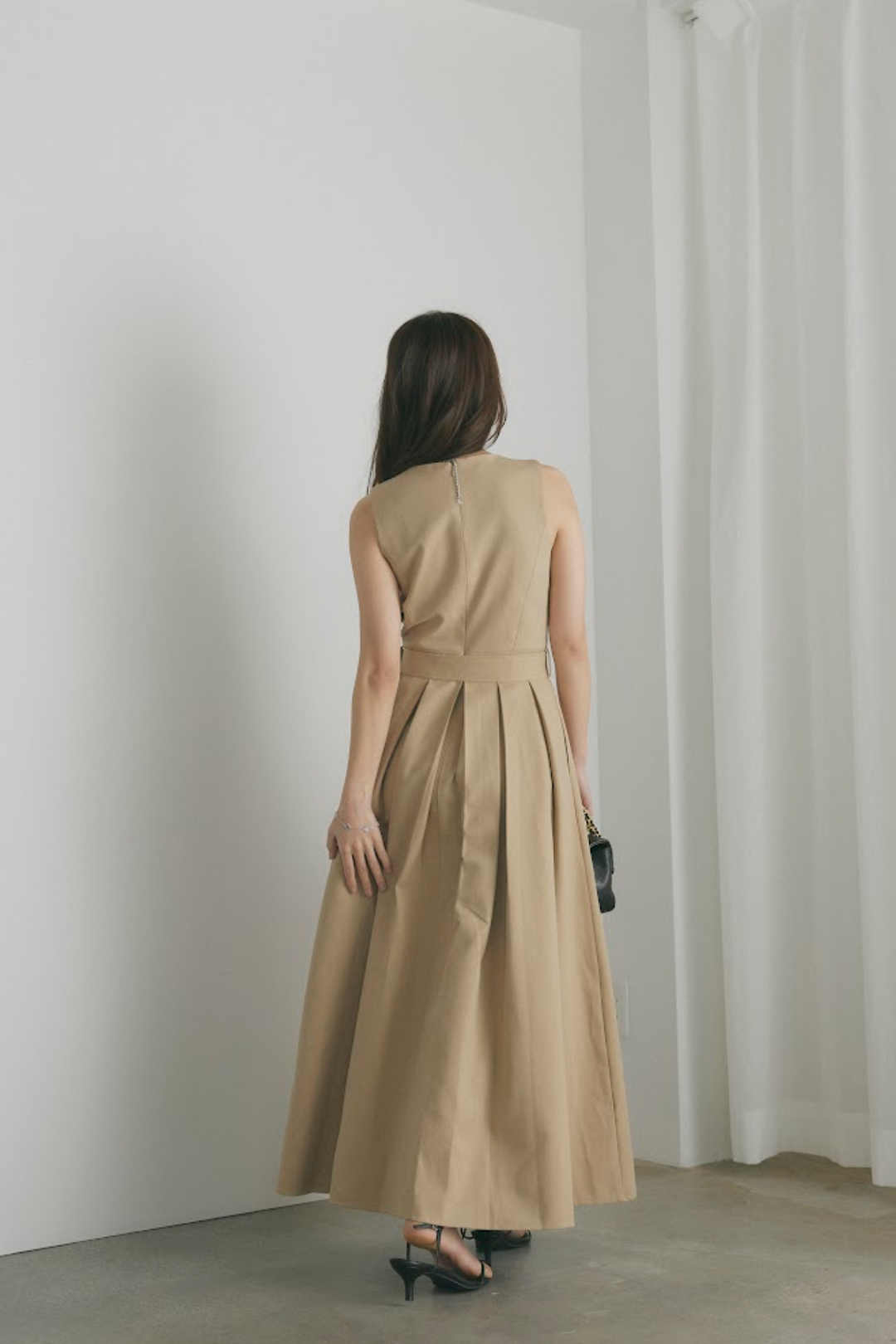 トレンチコート＆Vネックノースリーブワンピセットアップ