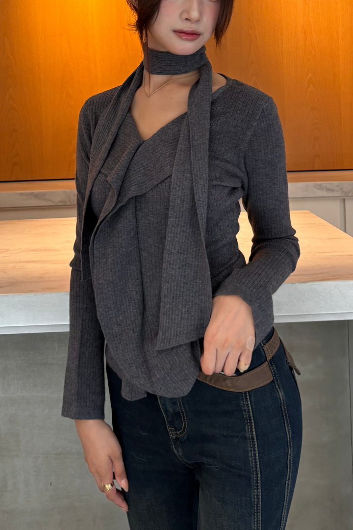 チョーカー付きラッフルニットトップス