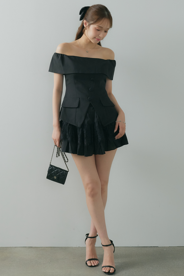 オフショル美シルエットトップス×レースミニスカート