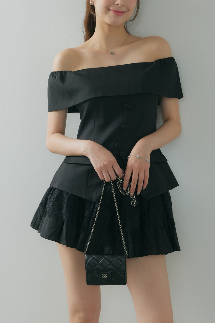 オフショル美シルエットトップス×レースミニスカート