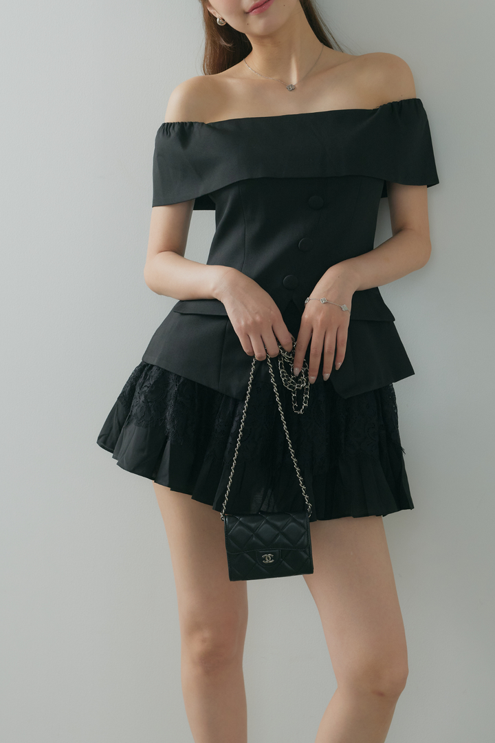オフショル美シルエットトップス×レースミニスカート
