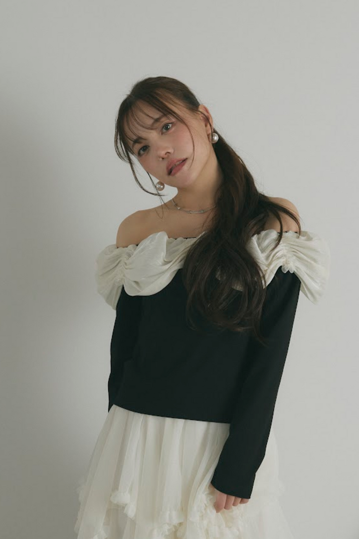 ウェーブフリルオフショルダートップス