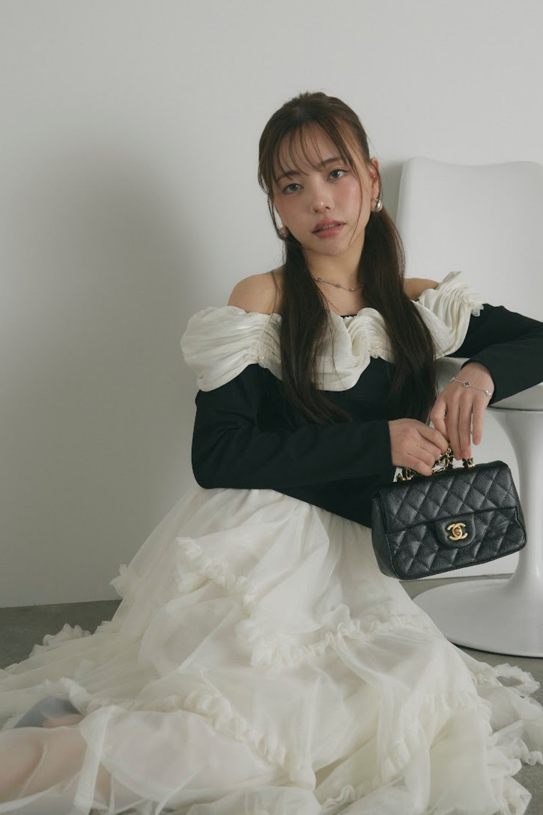 ウェーブフリルオフショルダートップス