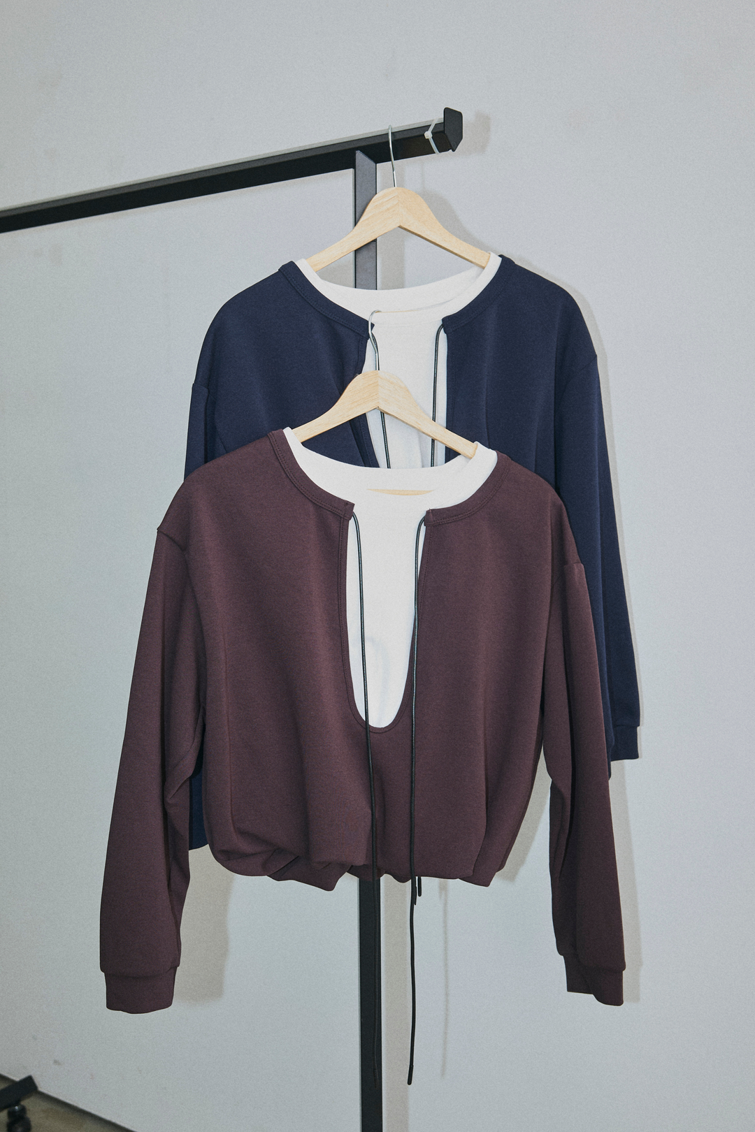 バイカラーレイヤード胸元リボントップス