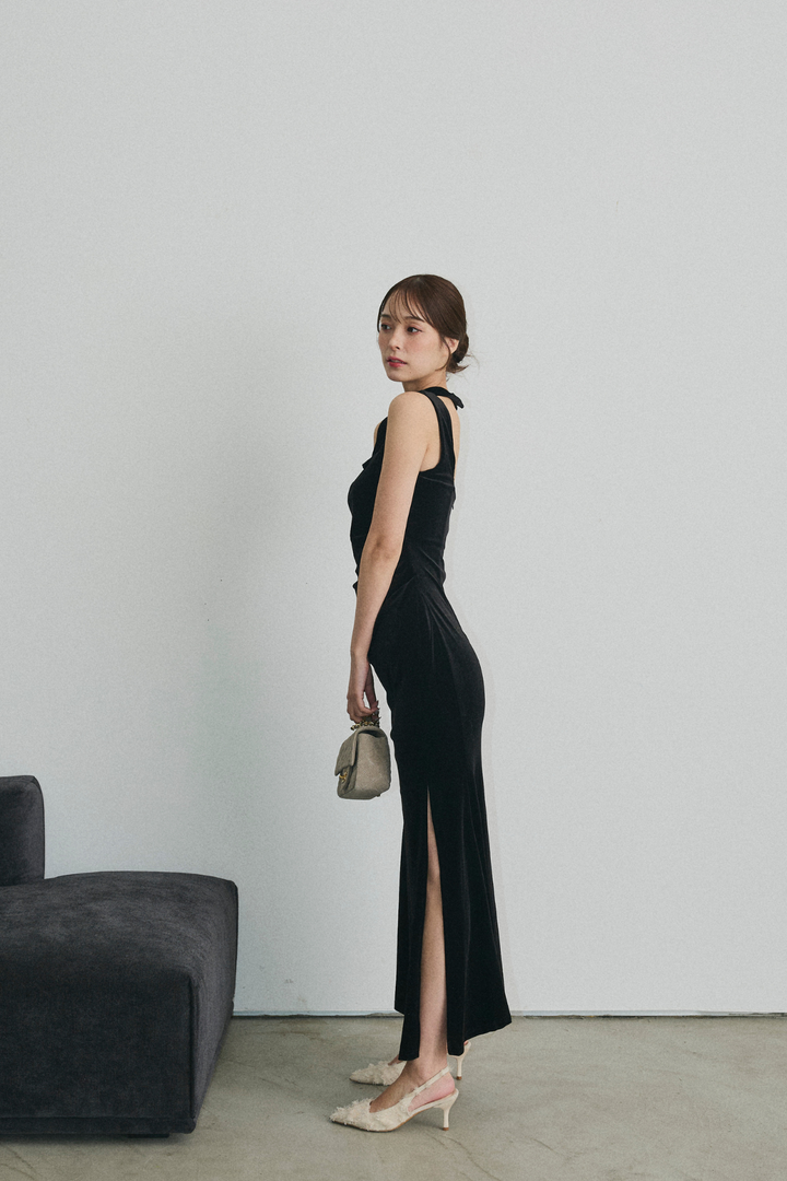 チョーカー付スリットワンピース