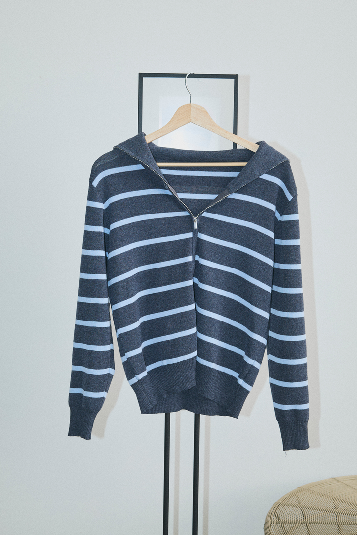 ボーダージップアップニット