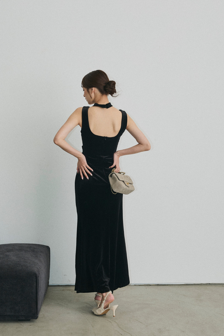 チョーカー付スリットワンピース