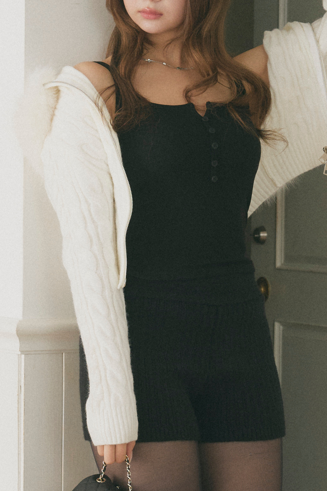 フロントボタンタンクトップ（カップ付き）