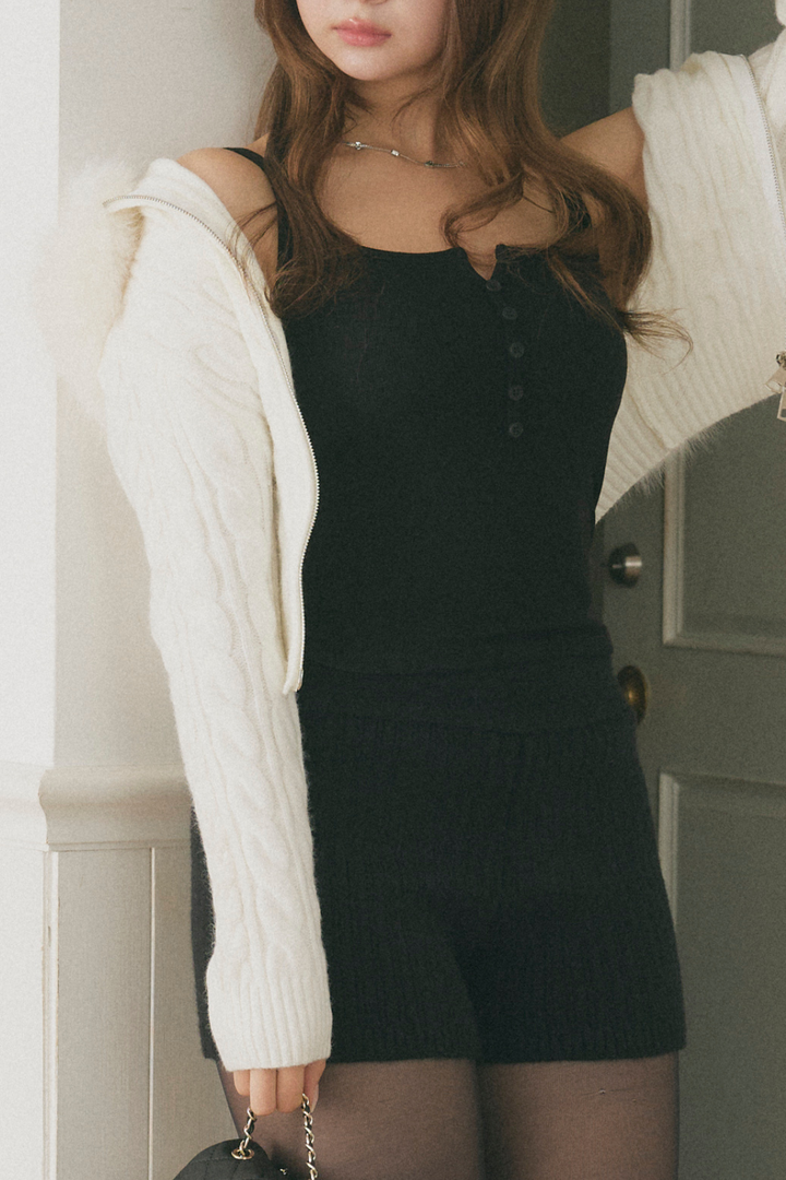 フロントボタンタンクトップ（カップ付き）