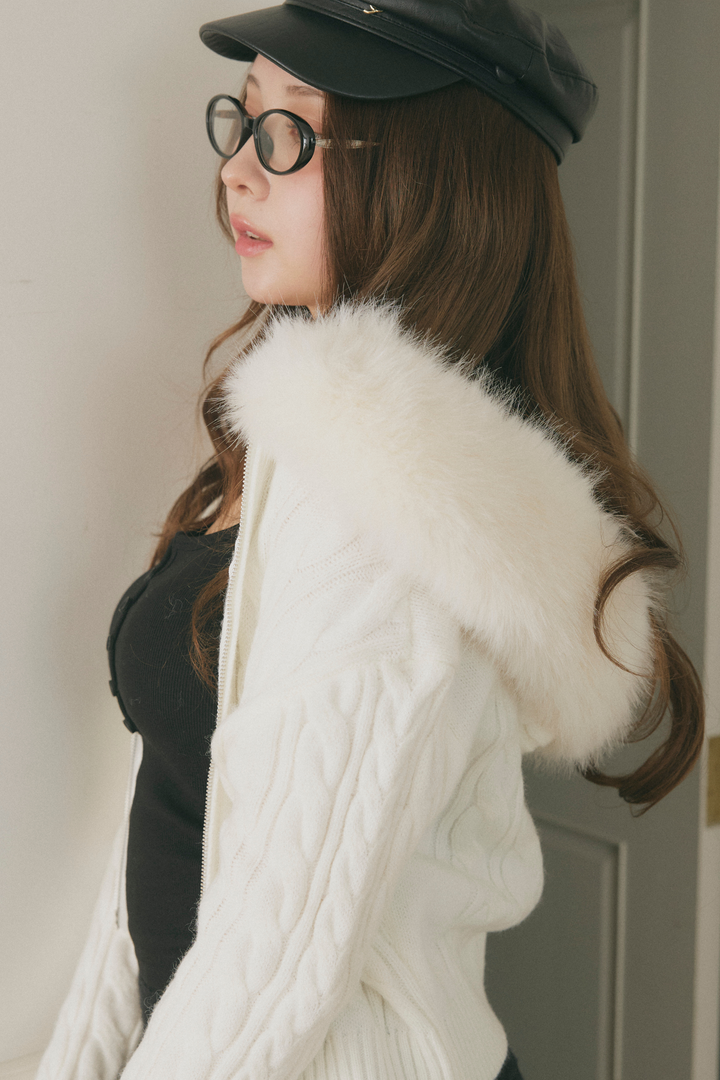 フロントボタンタンクトップ（カップ付き）