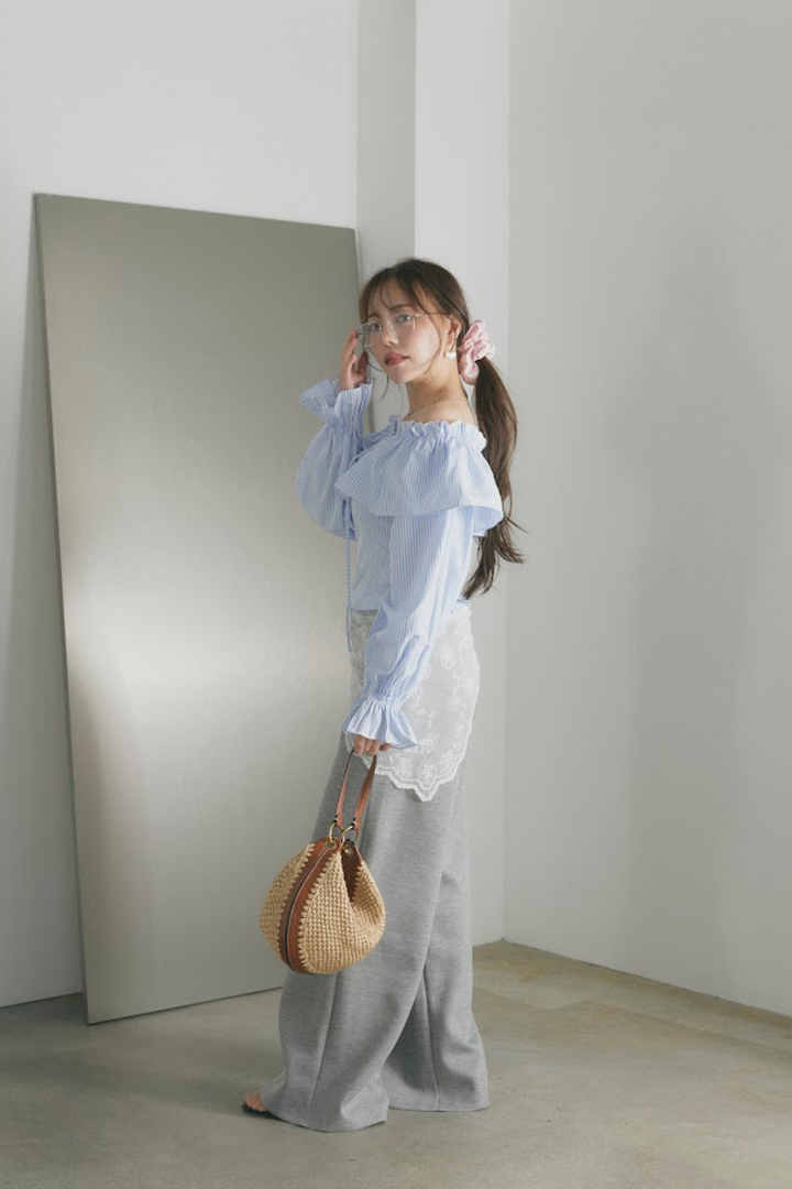 オフショルダーコットンフリルブラウス
