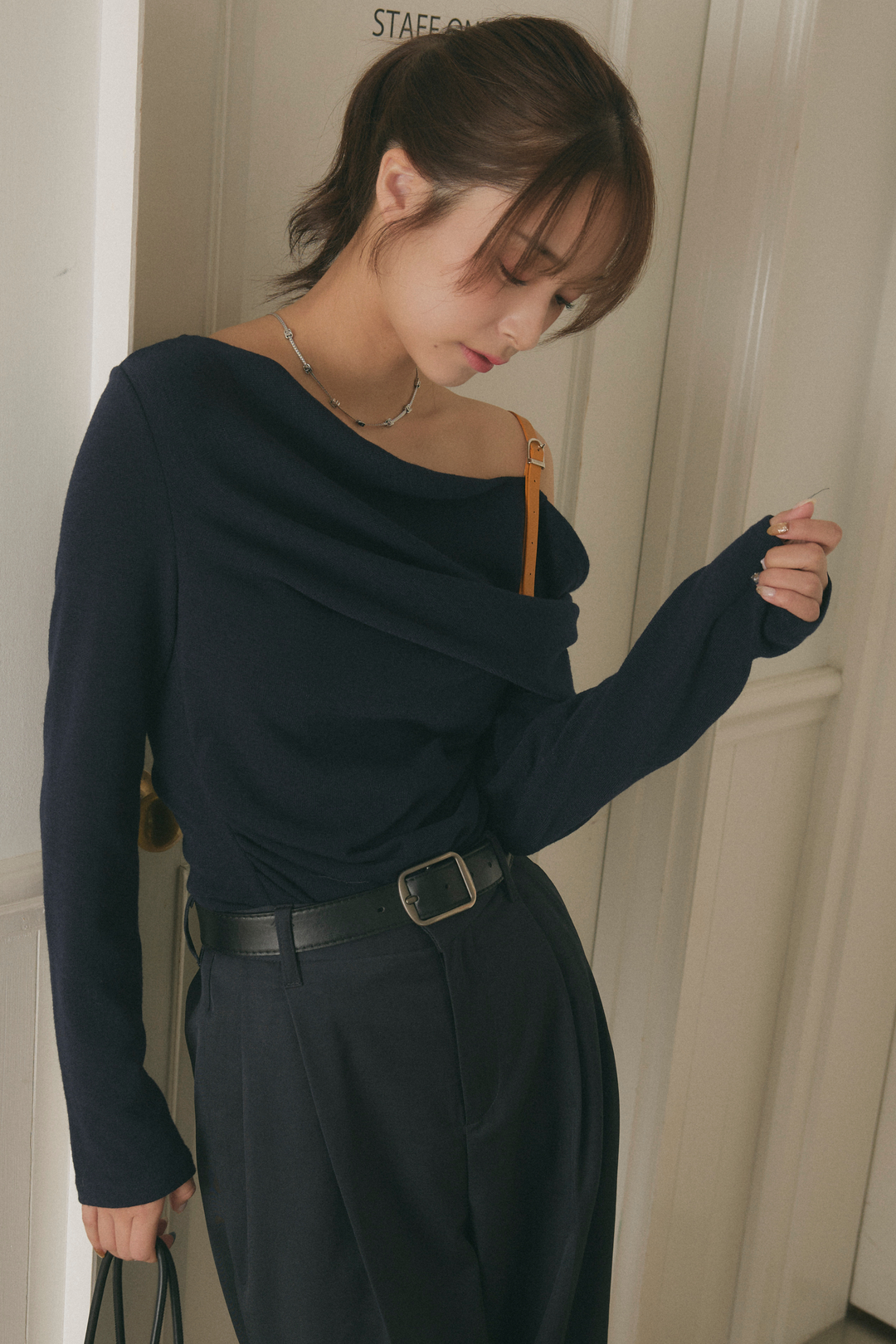 レザーベルトワンショルニット