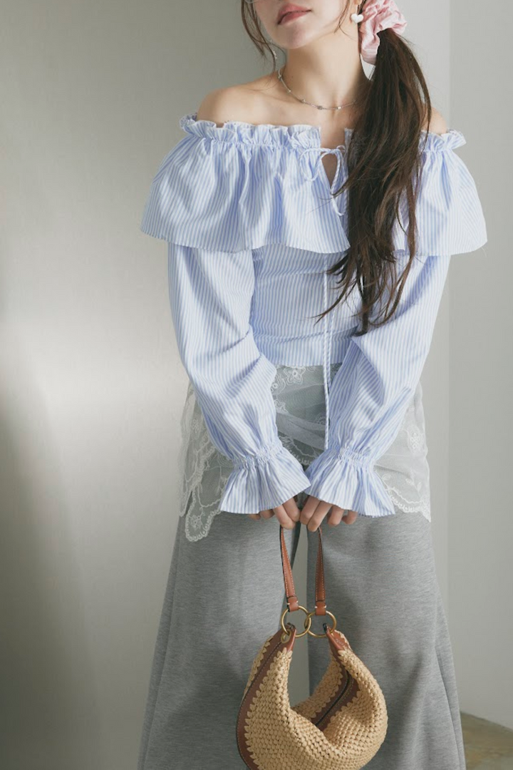 オフショルダーコットンフリルブラウス