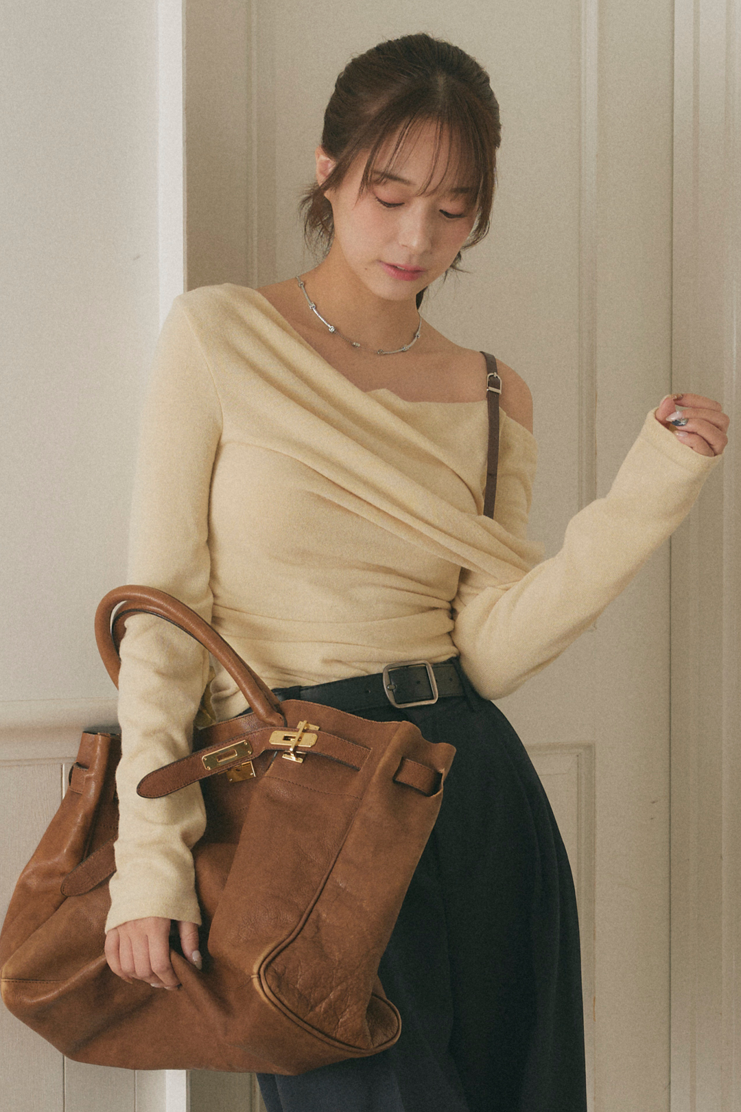 レザーベルトワンショルニット