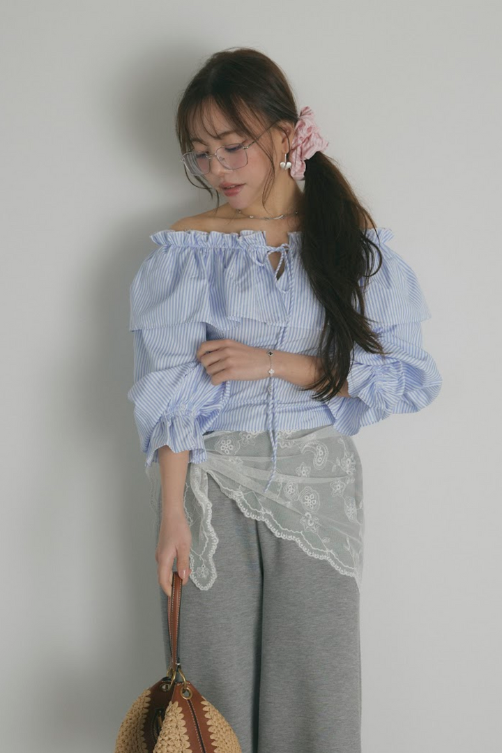 オフショルダーコットンフリルブラウス