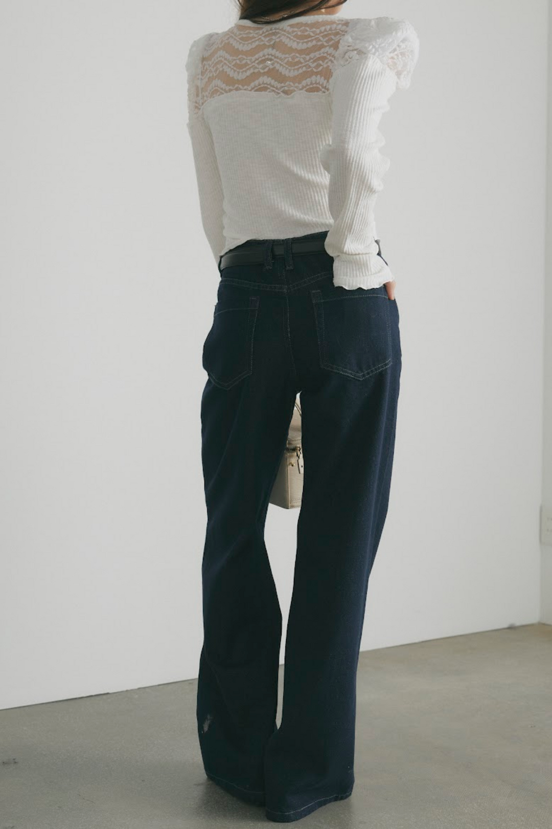 インディゴストレートデニムパンツ（ベルト付き）