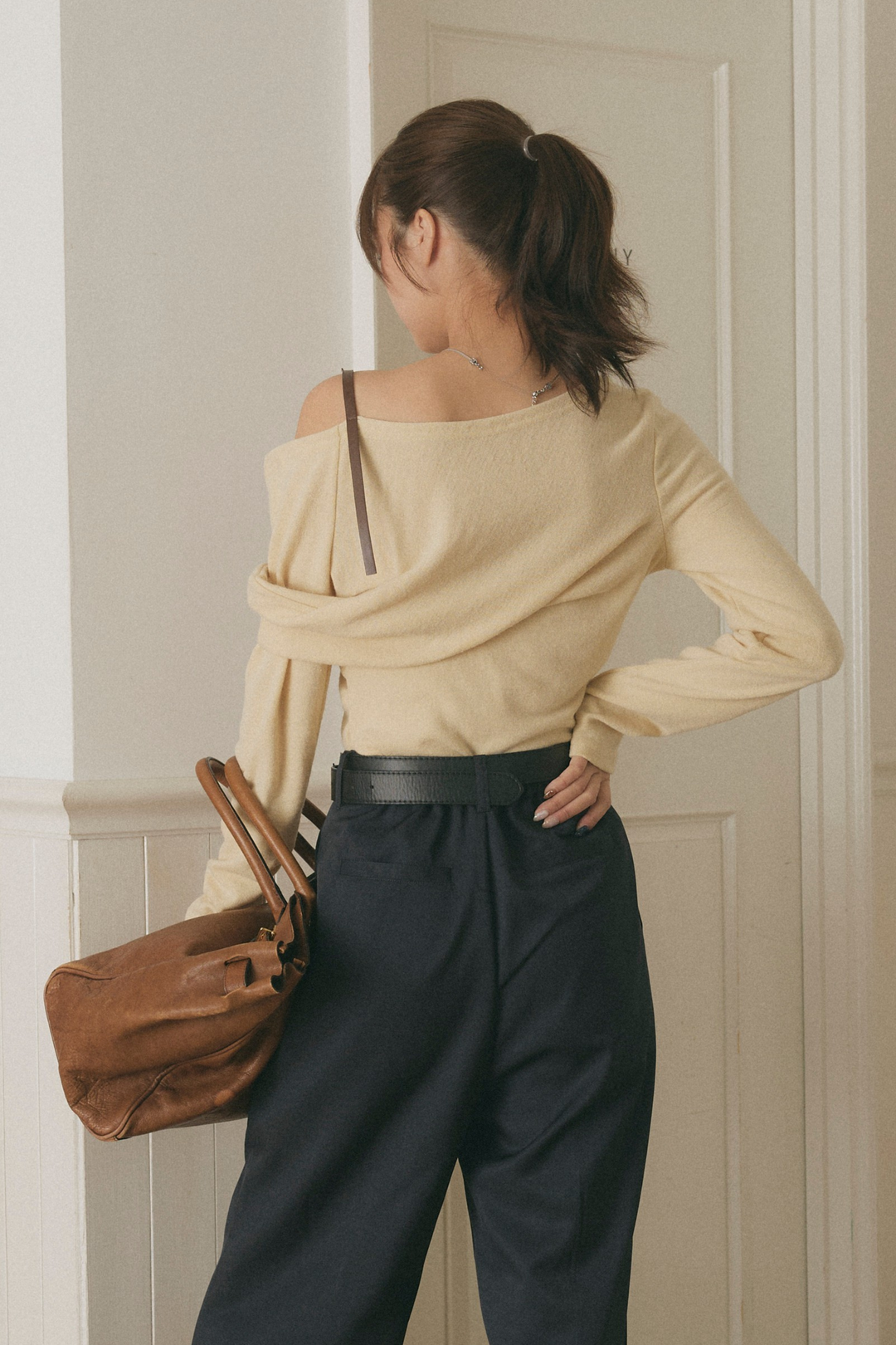 レザーベルトワンショルニット