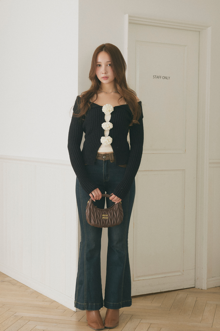 オフショルフラワーニット