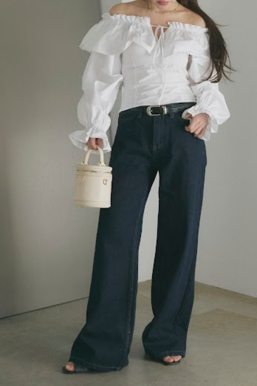 インディゴストレートデニムパンツ（ベルト付き）