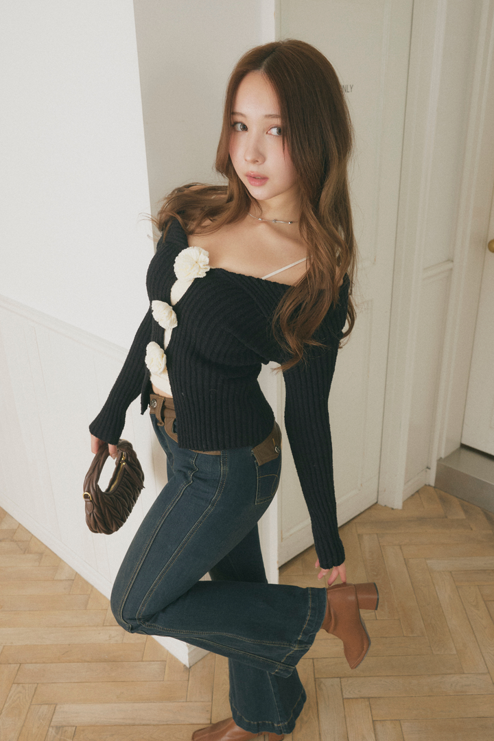 オフショルフラワーニット