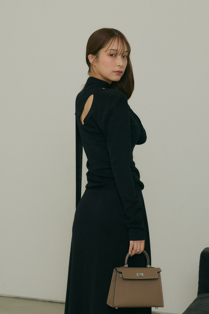 スフレタッチチョーカーニット