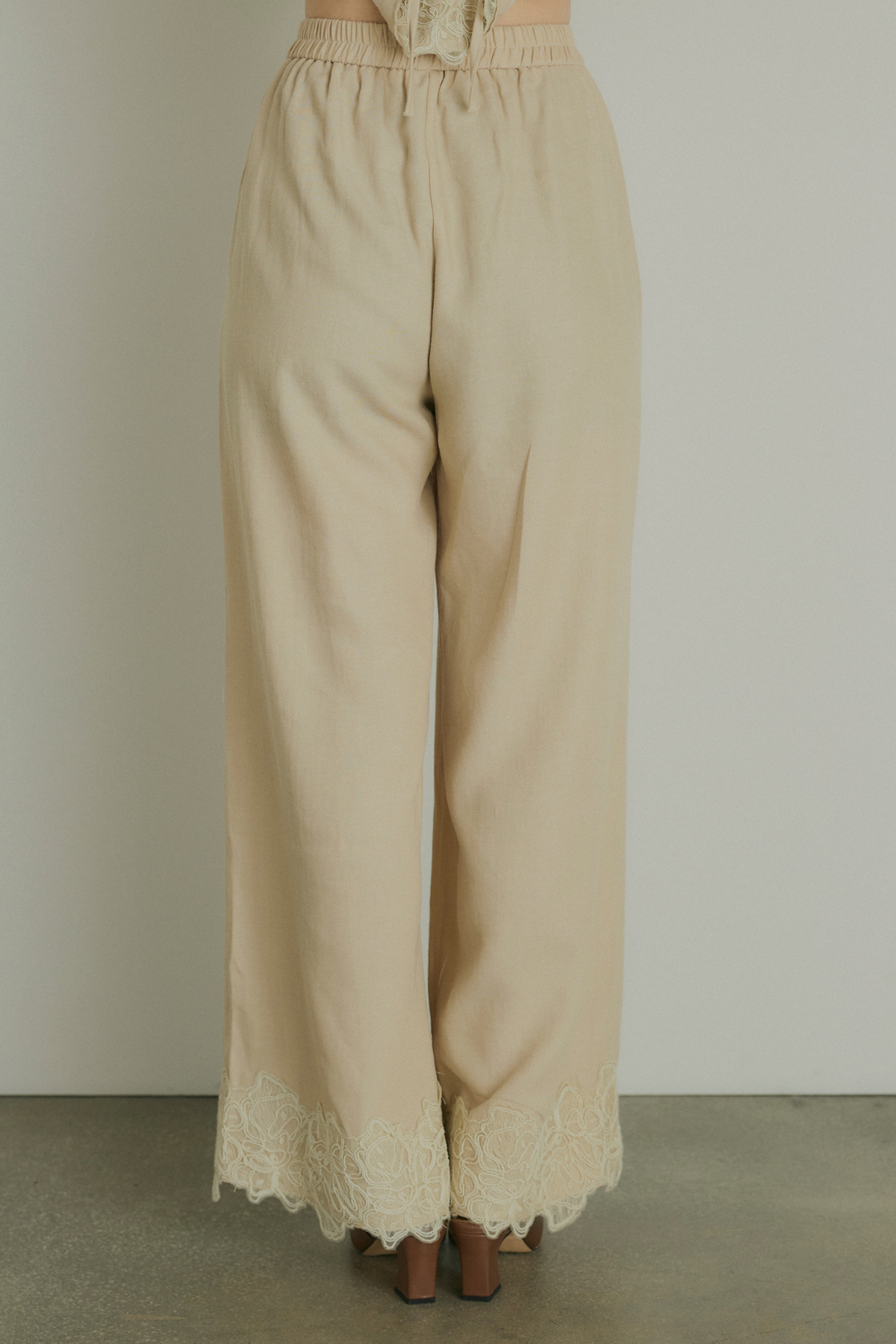 ヘムレーストップス×ワイドパンツ