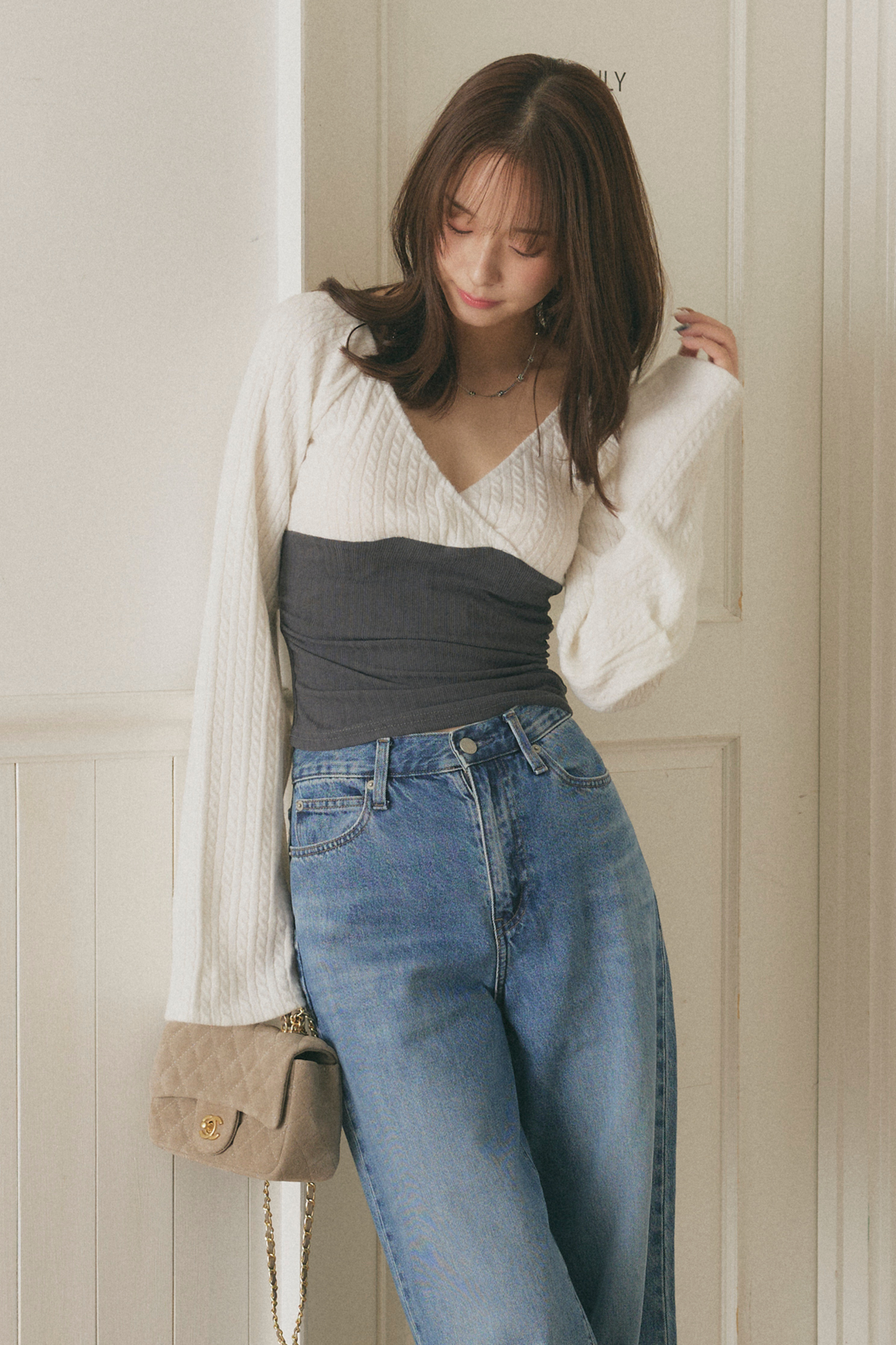 Vネックウエストライントップス