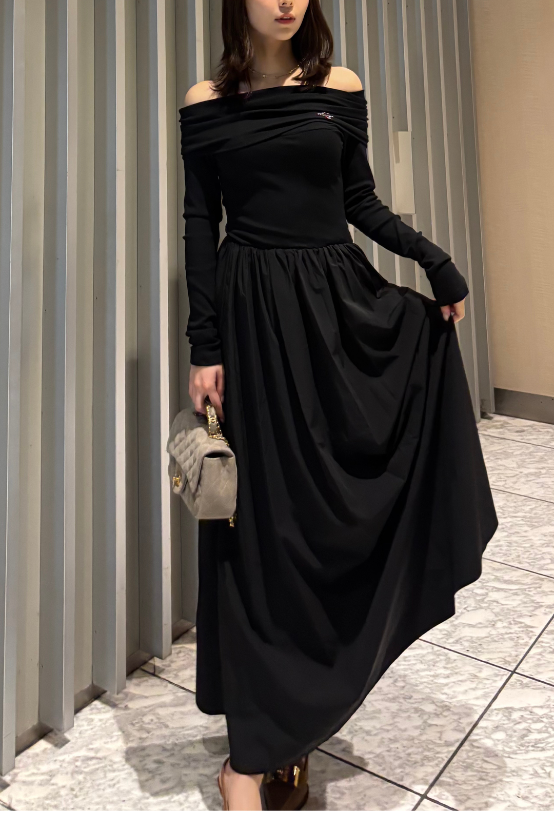 オフショルアシンメトリーフリルワンピース