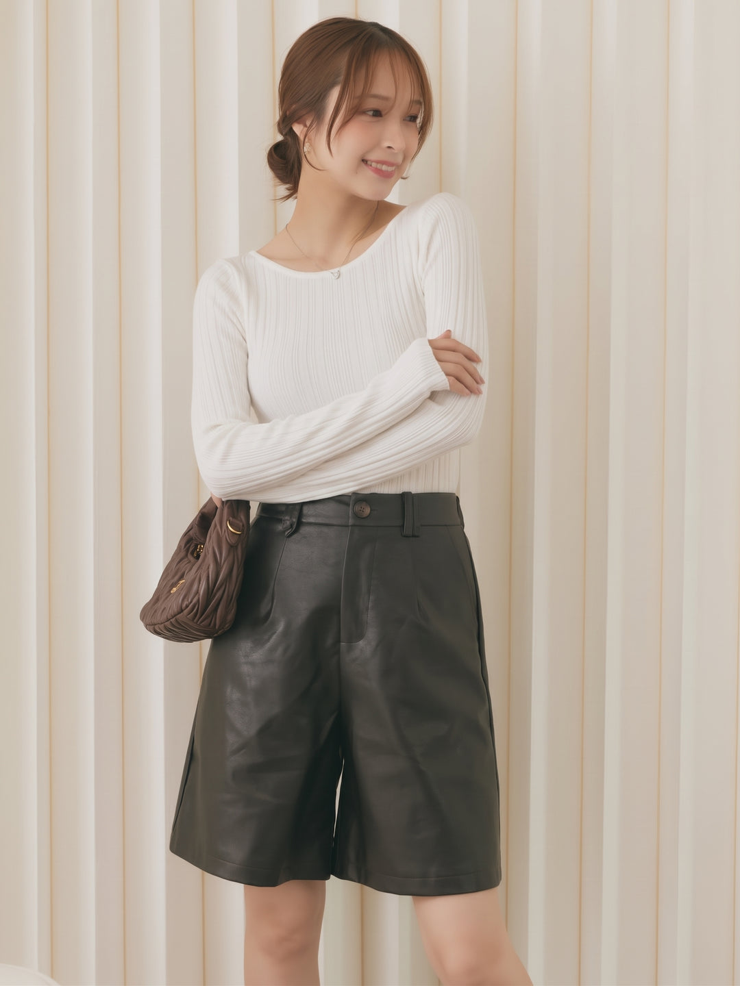 [SET]バックオープンリブトップス+フェイクレザータックハーフパンツ(2set)