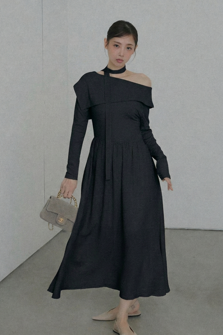 チョーカー付異素材アシンメトリードレープワンピース