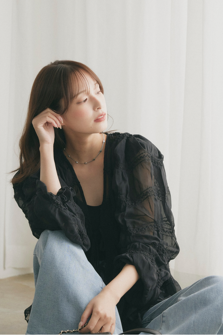 シャーリングシアーボリュームスリーブブラウス