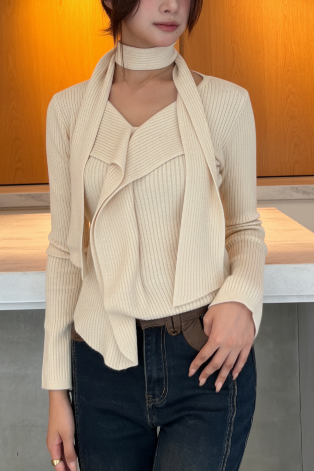 チョーカー付きラッフルニットトップス