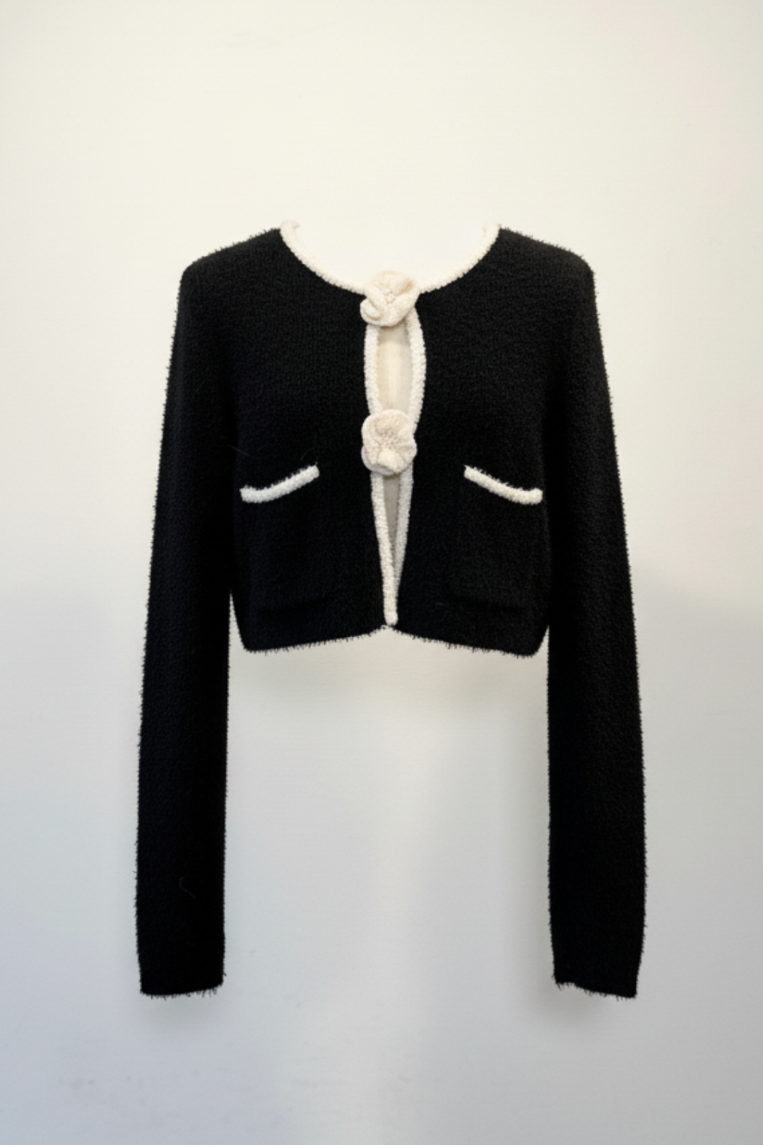 モノトーンクラシックカーデ