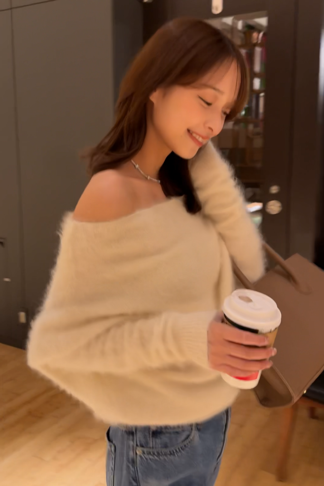 ウールシャギーオフショルニット