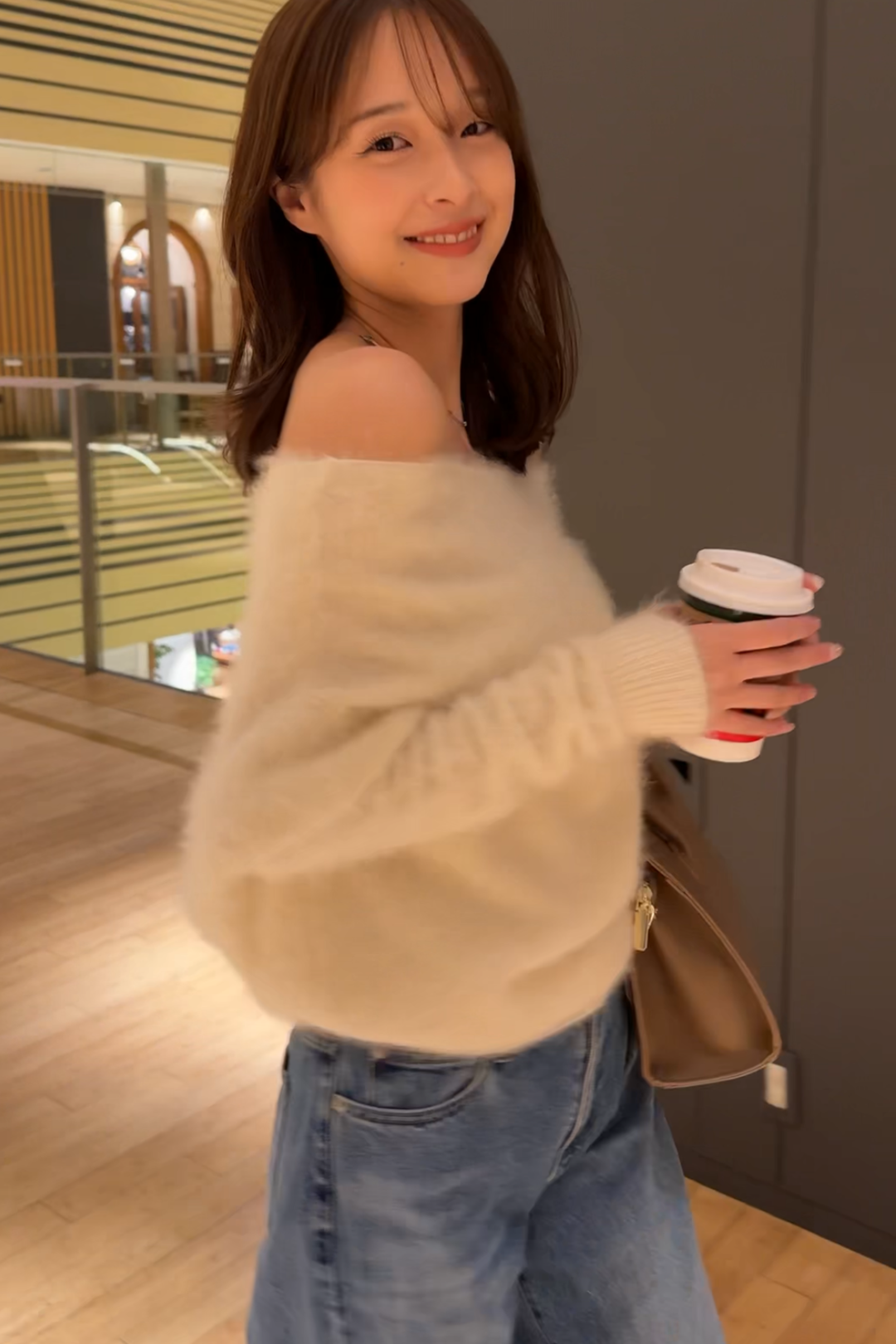 ウールシャギーオフショルニット